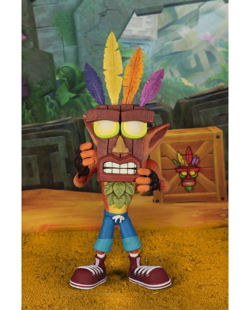 Фигурка Crash Bandicoot – Crash with Aku Aku Mask (14 см) Neca